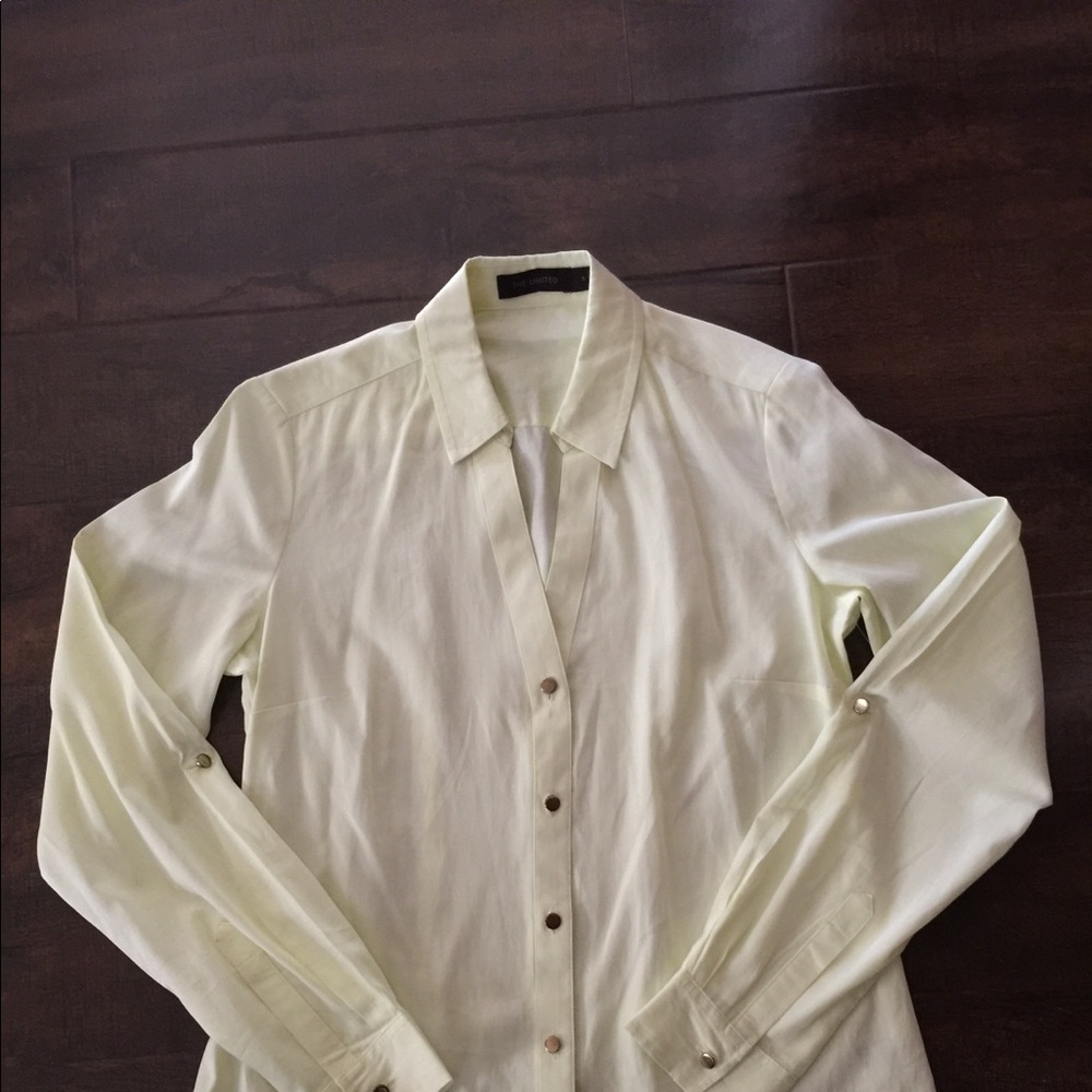 The limited NWOT yellow long sleeves blouse